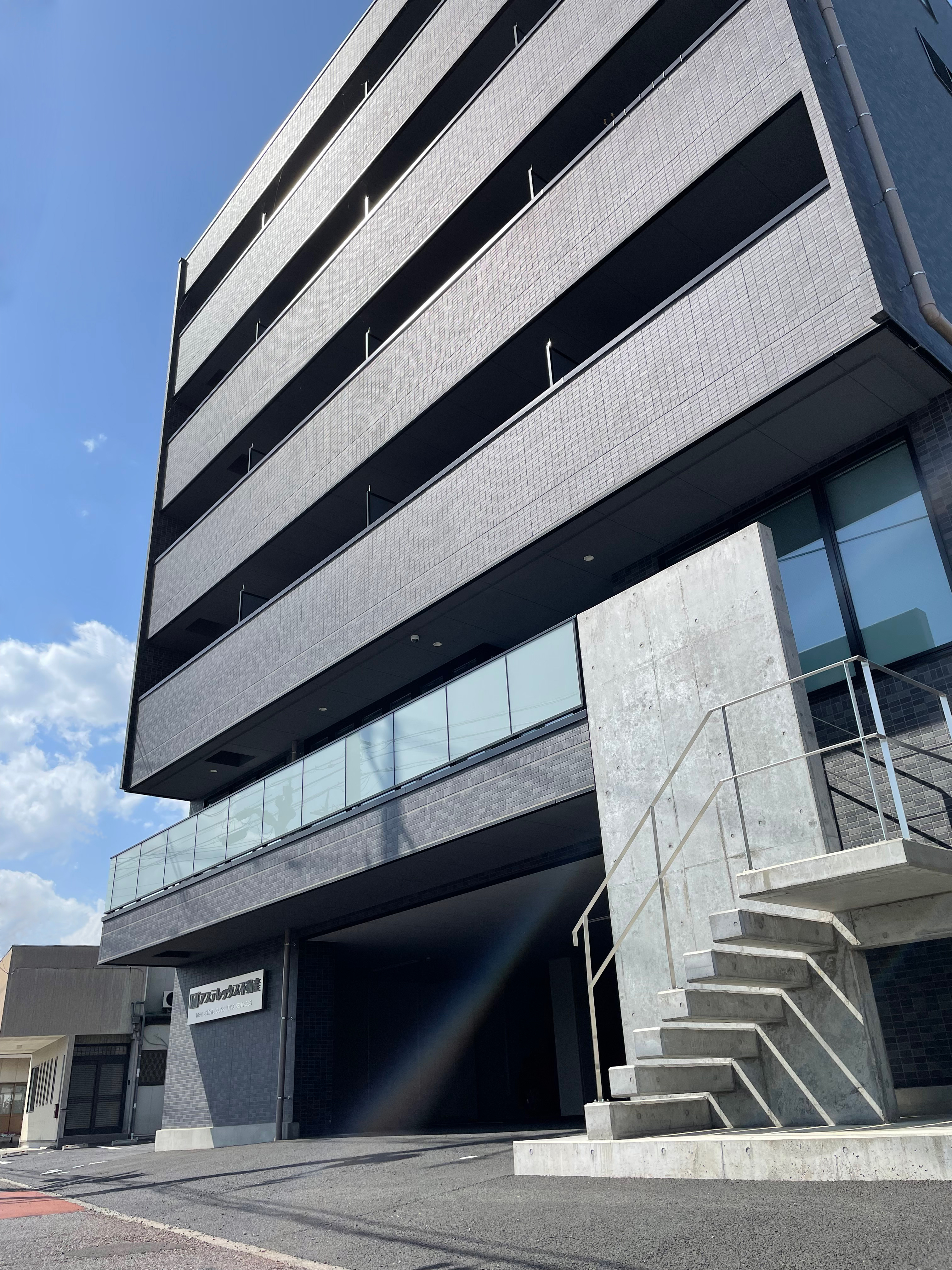 アステレックス不動産本社の外観写真